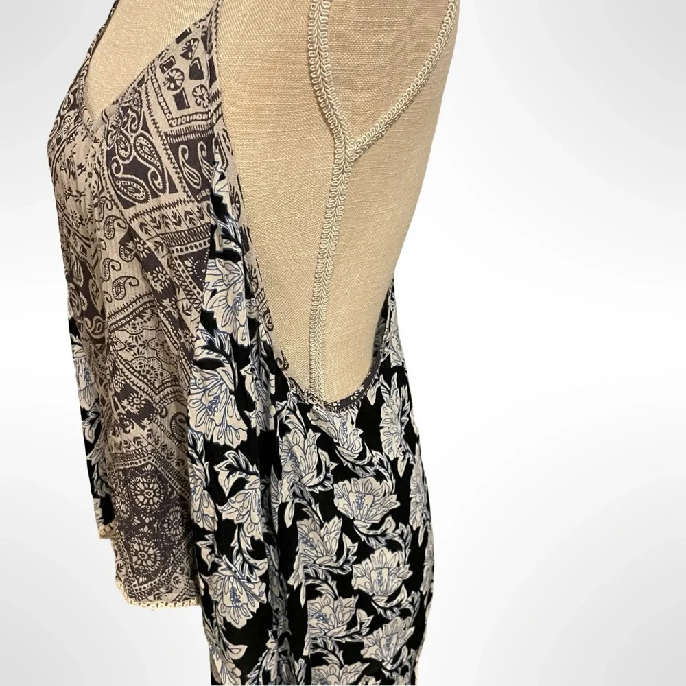 Addie Bohemian Flowy Sleeveless Blouse - Picture 3 of 7